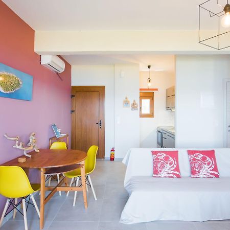 Nereus & Oceanus Beachfront Apartments, Lagonisi Beach #Feelslikehome Ormos Panagias Buitenkant foto
