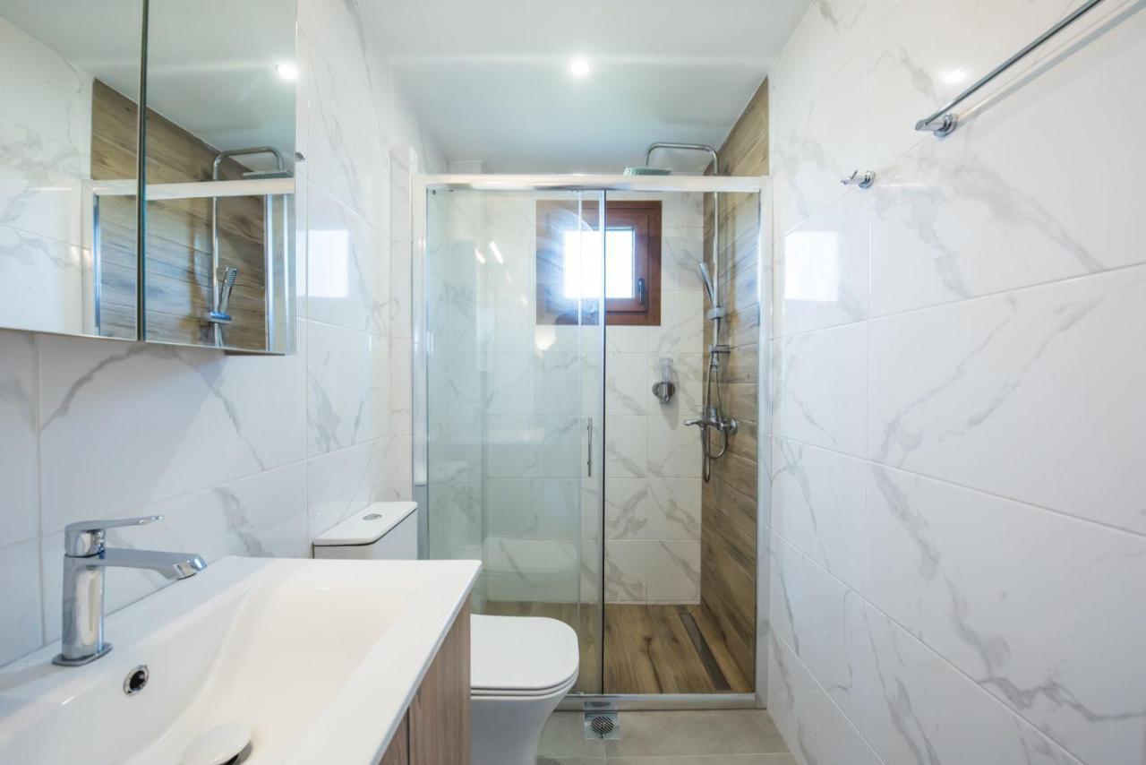 Nereus & Oceanus Beachfront Apartments, Lagonisi Beach #Feelslikehome Ormos Panagias Buitenkant foto