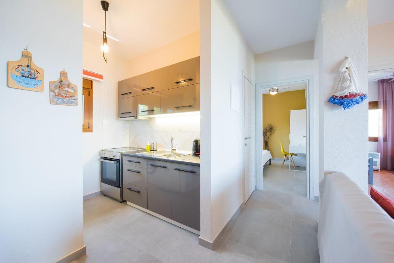 Nereus & Oceanus Beachfront Apartments, Lagonisi Beach #Feelslikehome Ormos Panagias Buitenkant foto