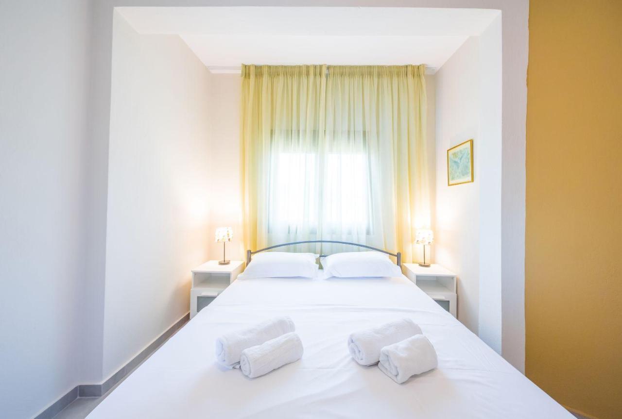 Nereus & Oceanus Beachfront Apartments, Lagonisi Beach #Feelslikehome Ormos Panagias Buitenkant foto